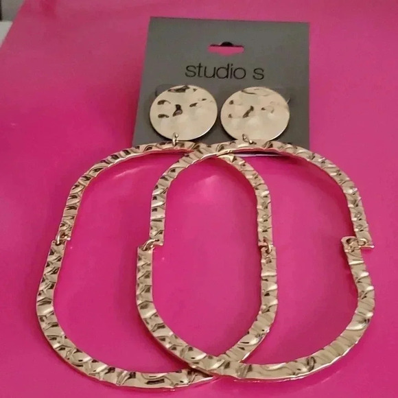 SUPER CUTE!!New huge earrings Selling lot of 2 - Picture 2 of 8